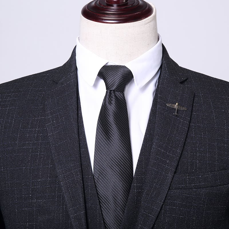 Męski garnitur trzyczęściowy w granatowym kolorze
