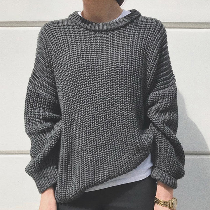 Damski sweter z długim rękawem na modelce