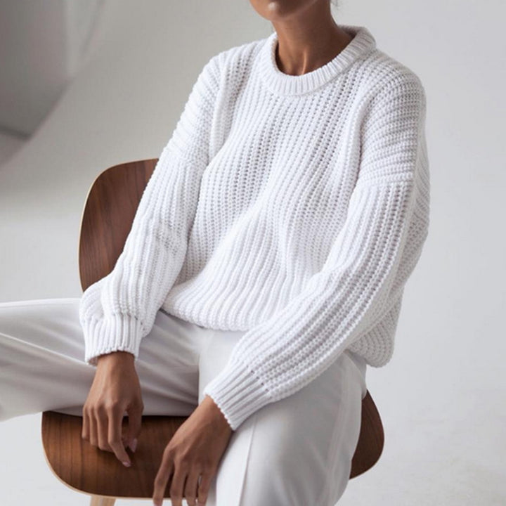 Damski sweter z długim rękawem na modelce