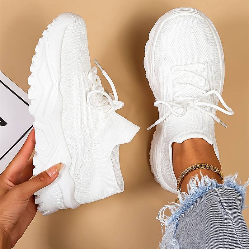 Damskie białe sneakersy sznurowane z grubą podeszwą i grubym dzianym materiałem casual