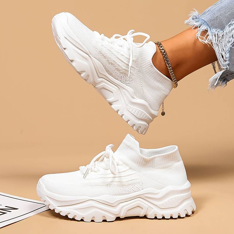Damskie białe sneakersy sznurowane z grubą teksturowaną podeszwą wykonane z dzianiny casual
