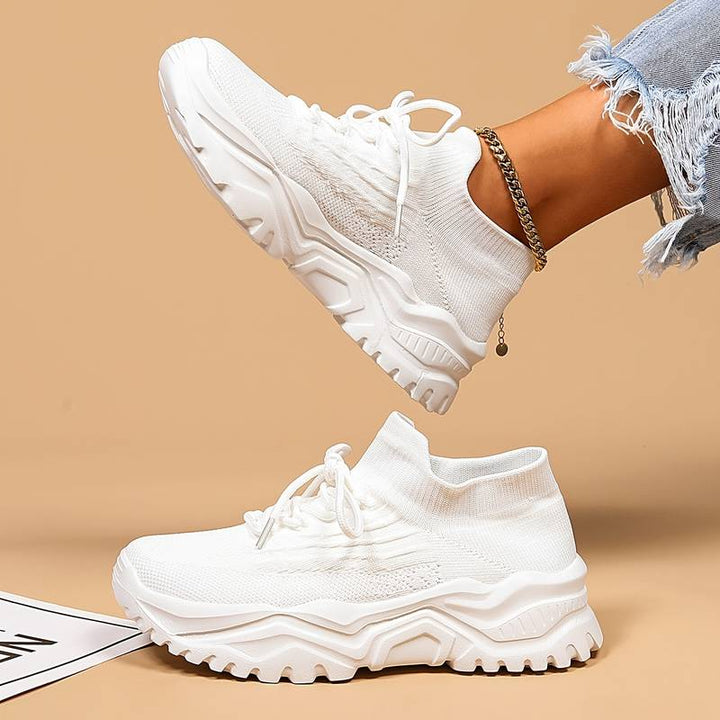 Damskie białe sneakersy sznurowane z grubą teksturowaną podeszwą wykonane z dzianiny casual