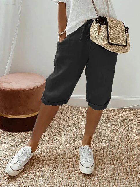 Monika | Women's capri pants with an elastic waistband