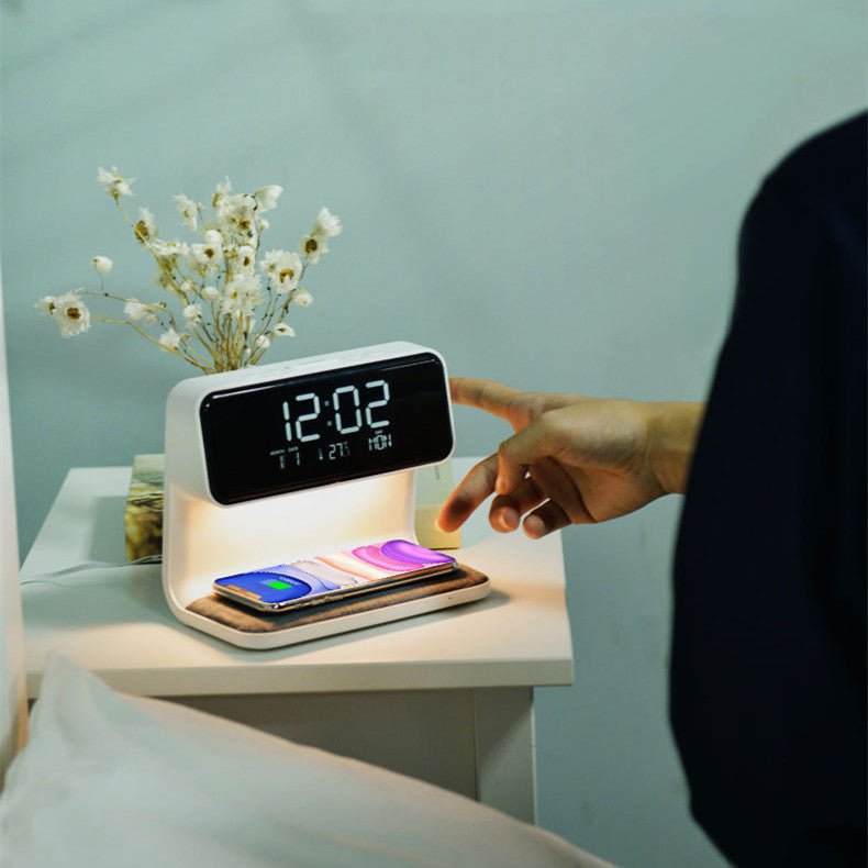 Inteligentny cyfrowy budzik z bezprzewodową ładowarką i nastrojowym światłem nocnym – budzik nocny dla smartfonów z obsługą Qi 3