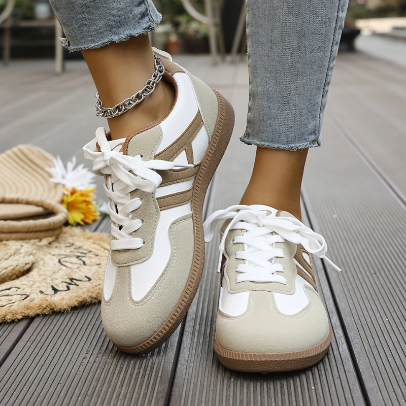 Women's Retro Lace-Up Sneakers with Contrasting Panels | Flat Sole