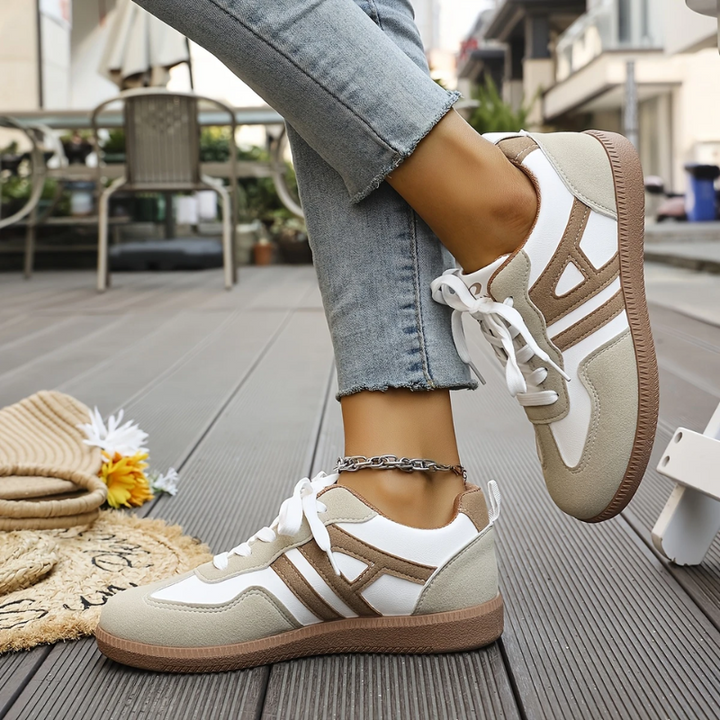 Women's Retro Lace-Up Sneakers with Contrasting Panels | Flat Sole