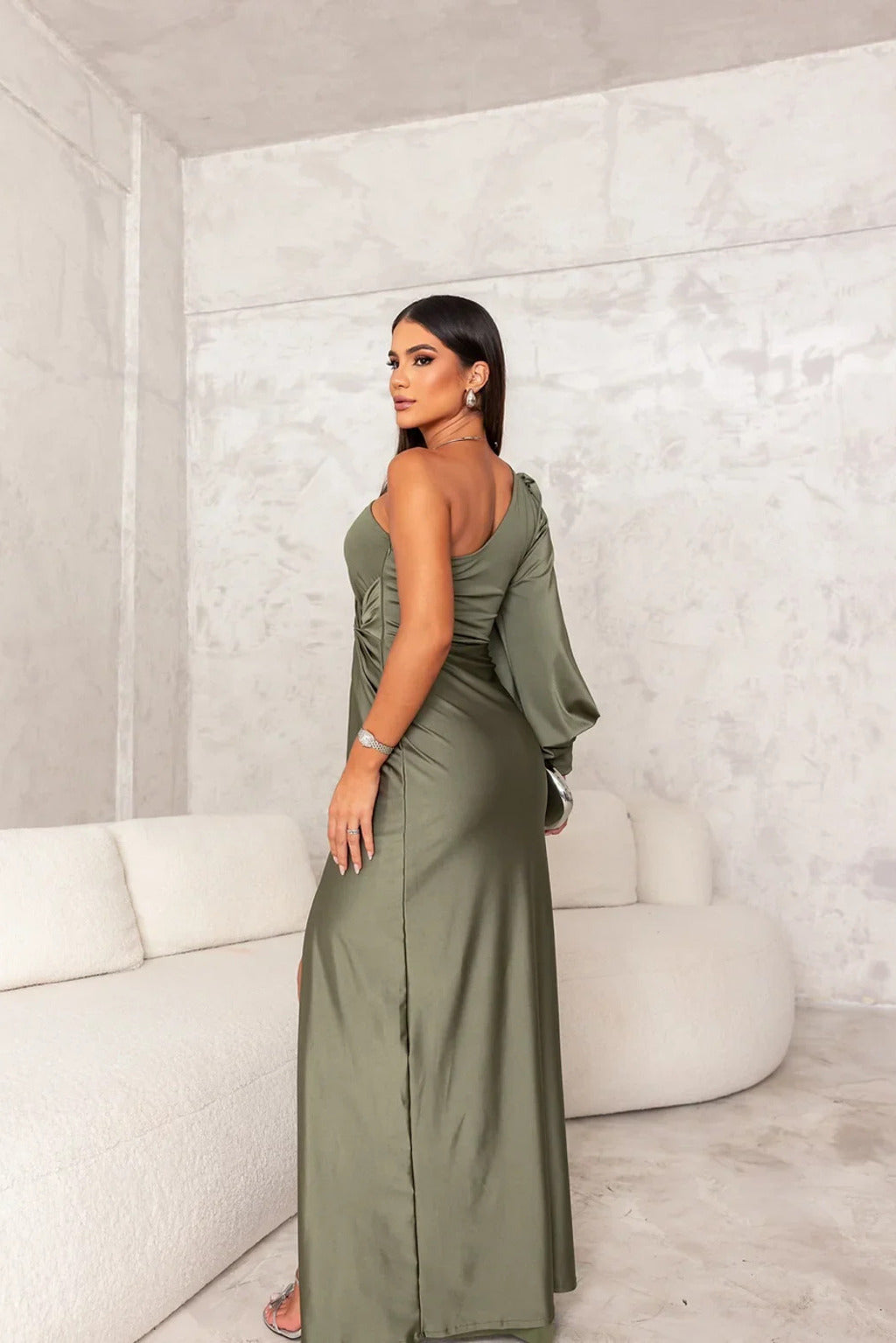 Letnia Sukienka z Falbanami – Zwiewność i Elegancja 4