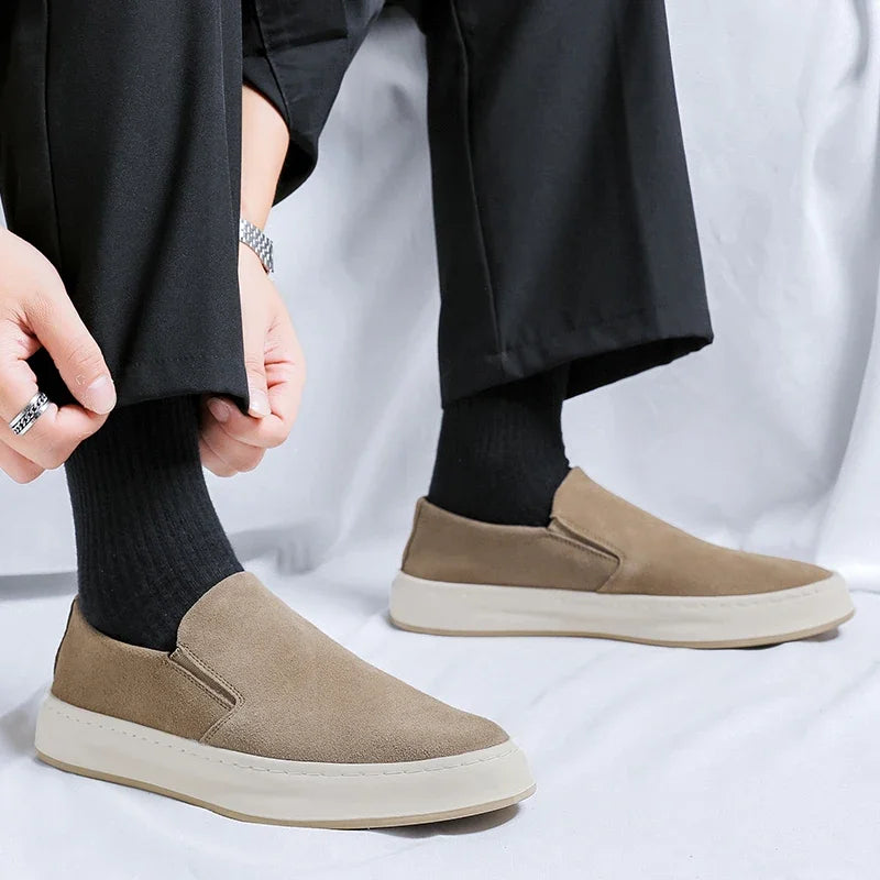 Męskie Wsuwane Sneakersy Casualowe z Kontrastową Podeszwą | Czysty Krój