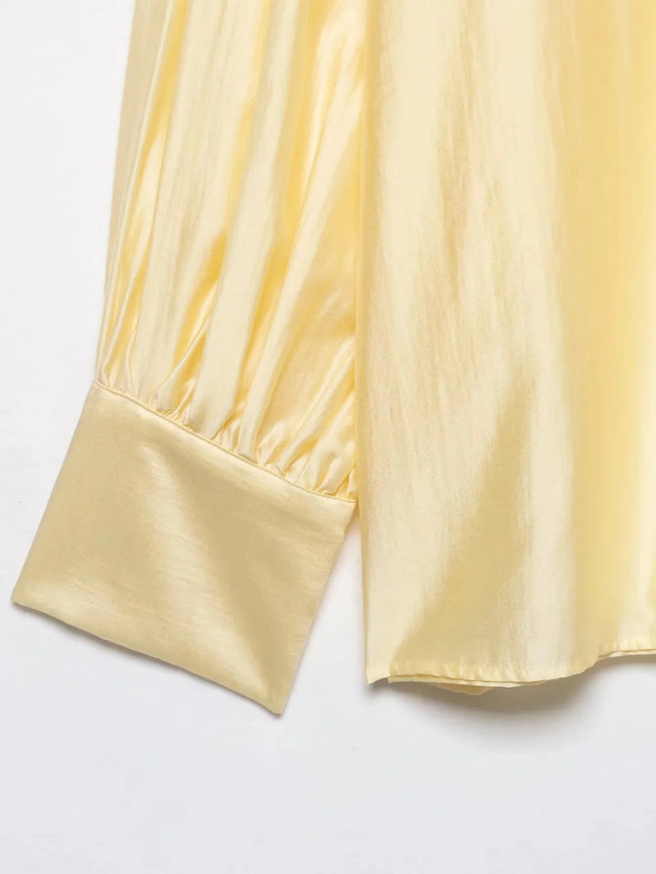 Women's long-sleeve blouse tied at the neck with a bow, buttoned, loose fit | Solid