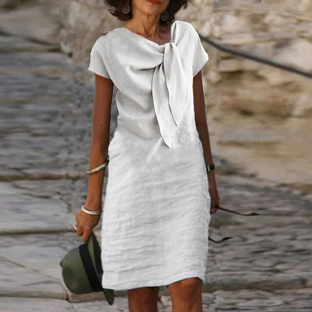 Sukienka damska z krótkim rękawem i dekoltem w łódkę, drapowana i wiązana na szyi | Mini 1