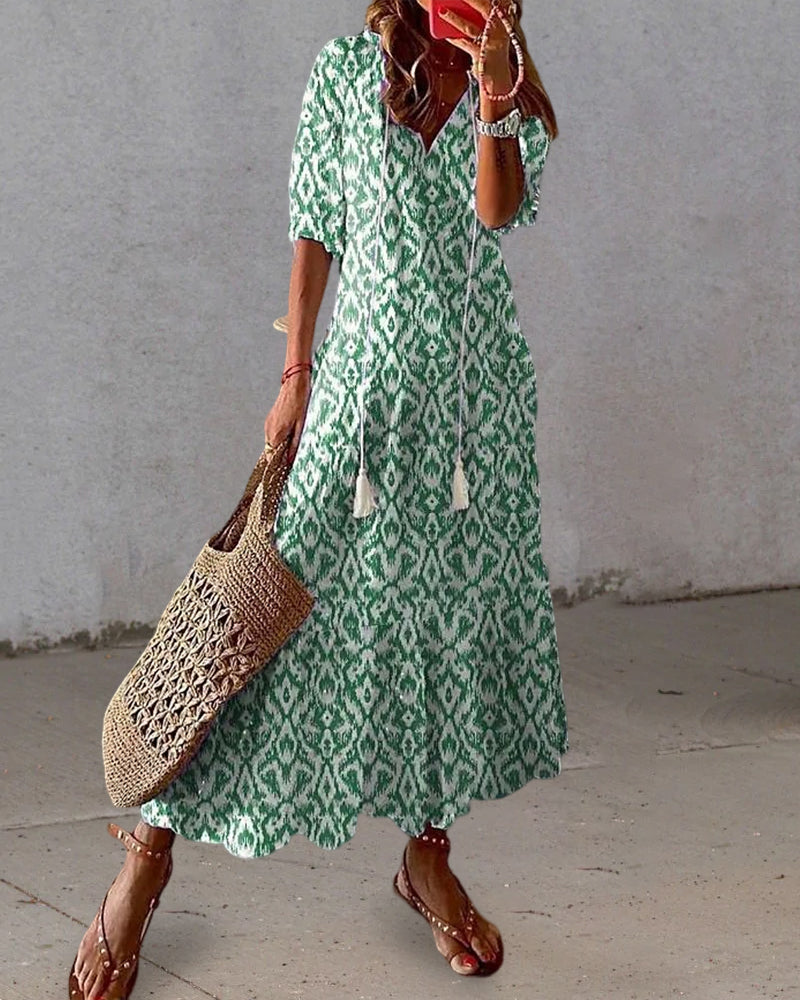 Sukienka damska z rękawem 3/4 i dekoltem w serek, rozkloszowana, z nadrukiem | Maxi 3