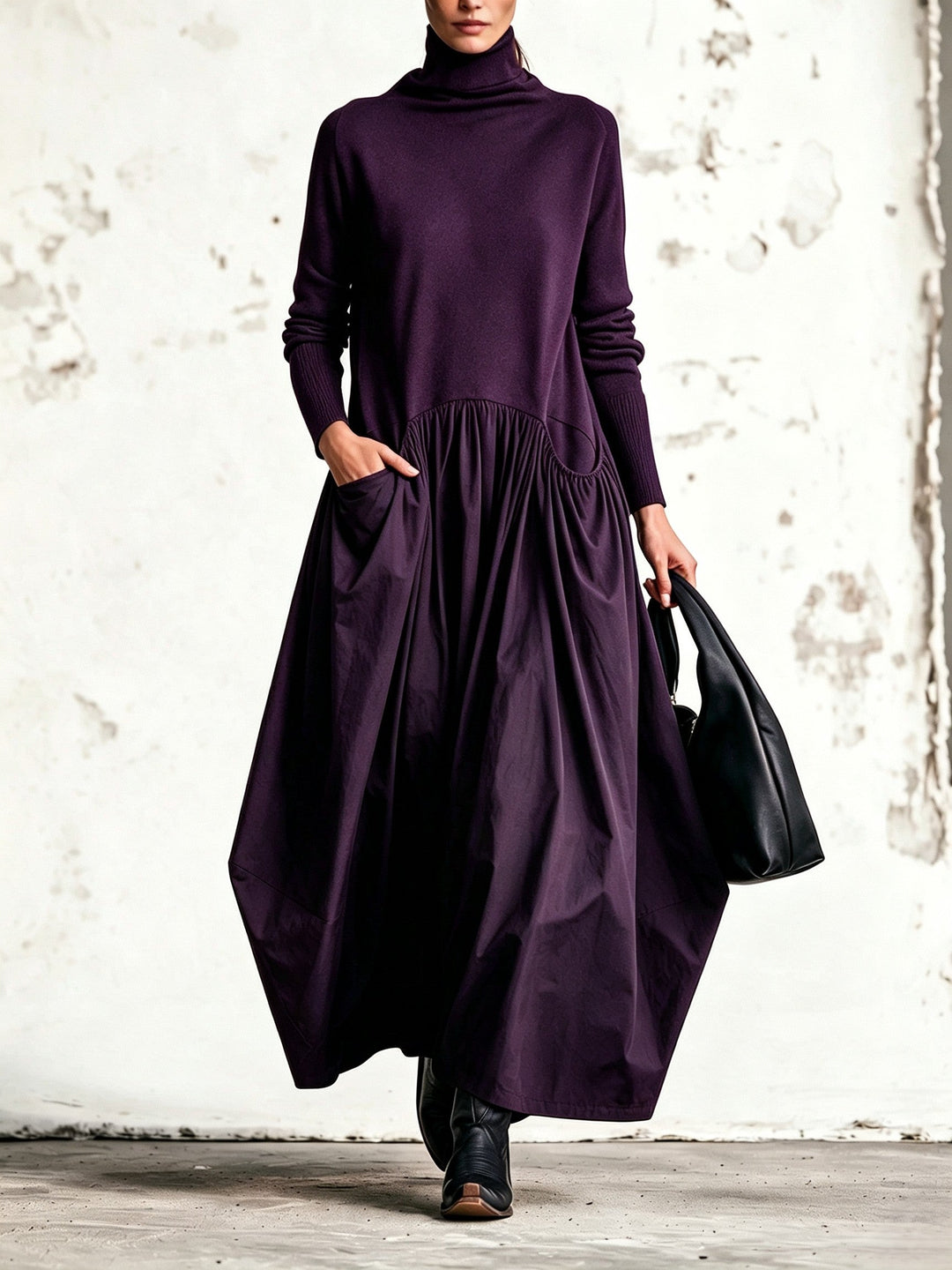 Kobieta w długiej sukience maxi oversize z kieszeniami