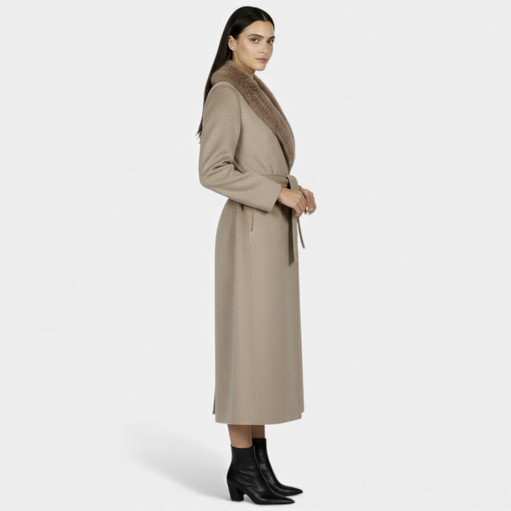 Magdalena | Women's long coat with a fur collar