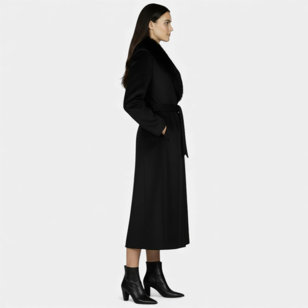 Magdalena | Women's long coat with a fur collar