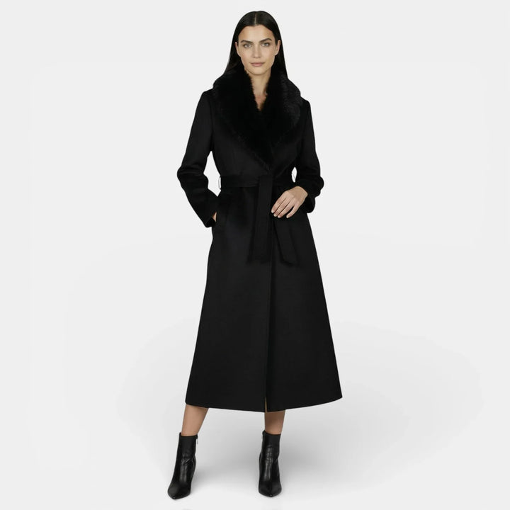 Magdalena | Women's long coat with a fur collar