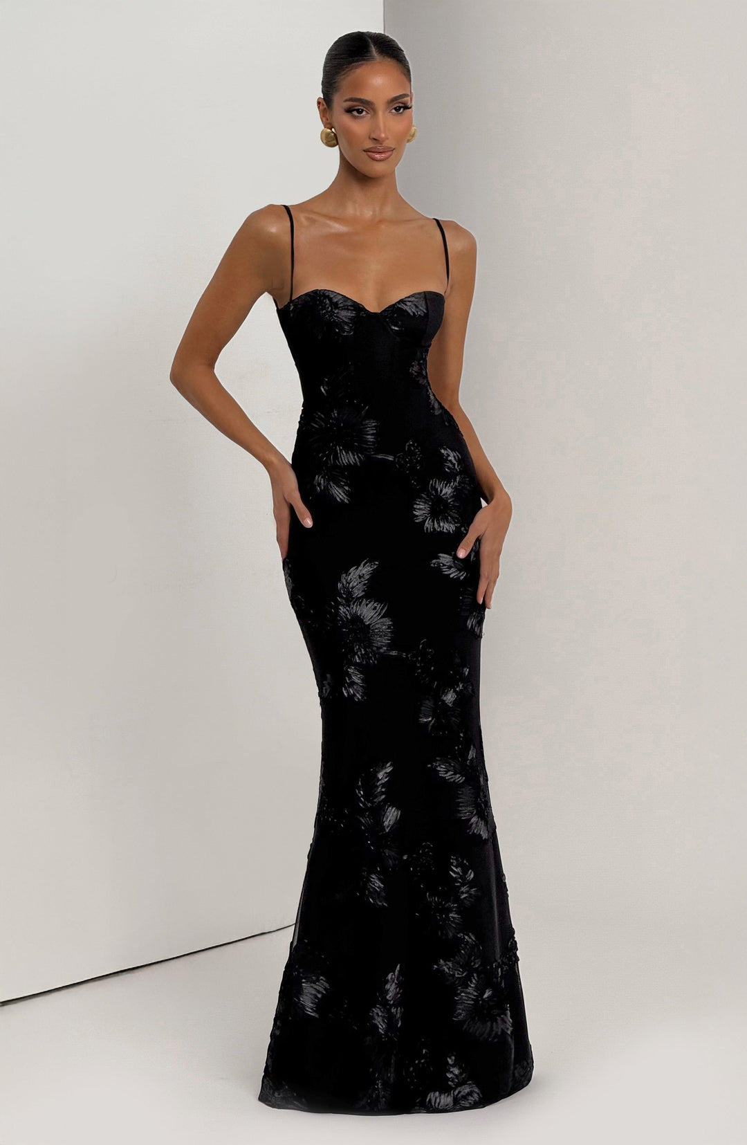 Women's Sleeveless Maxi Dress with Heart-Shaped Neckline | Fitted Cut